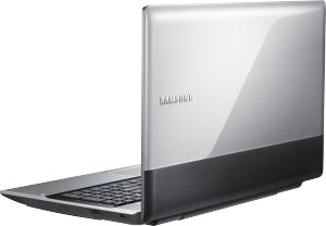 SAMSUNG RV509 15.6 LED 1366x768, Core I3 380 2.53GHz, 4GB, 500GB, nVidia GF315M, DOS, 6cell, Ezüst